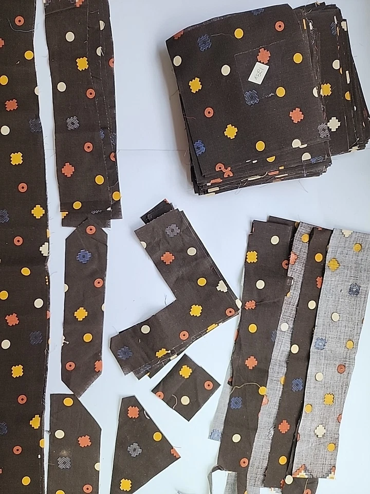 Lote de 149 piezas de restos cuadrados de acolchado precortado geométrico occidental de algodón calicó Foto 4 de 4