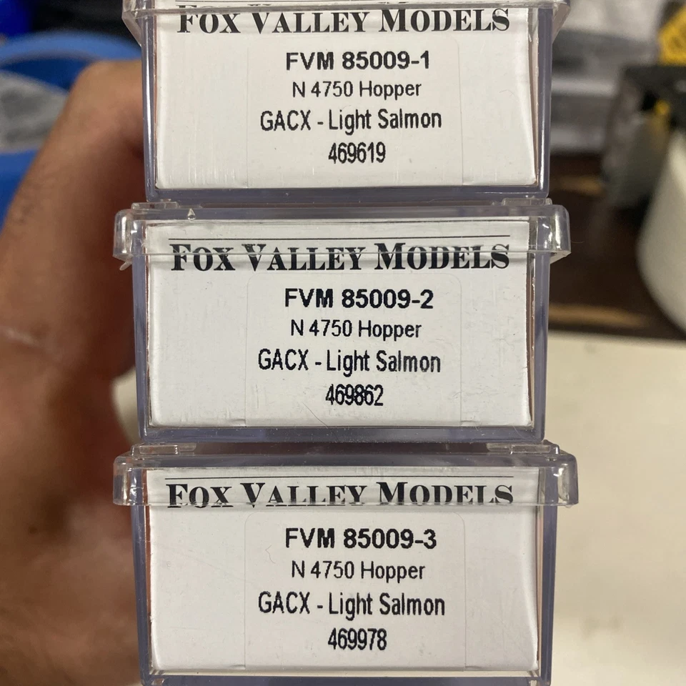 N Scale Fox Valley Models GACX 4750 Cu. Ft. Covered Hopper GACX Runner Set Pack - Image 2 of 2