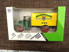 ERTL John Deere Truck Bank No. 103 1/38 Scale #5564 Deere Implement Co.NIB