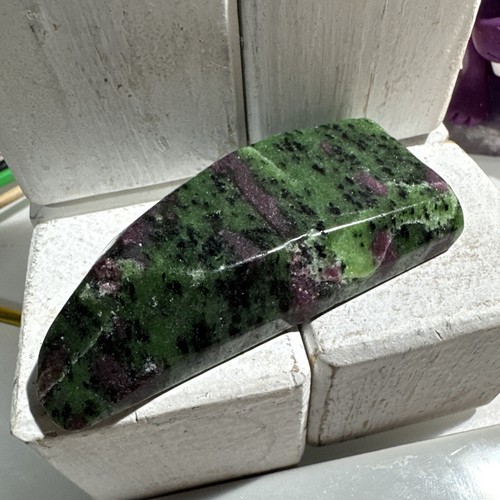Raw Specimen Ruby in Zoisite Crystal UV Flashes 99gGeology strong flash 75mm