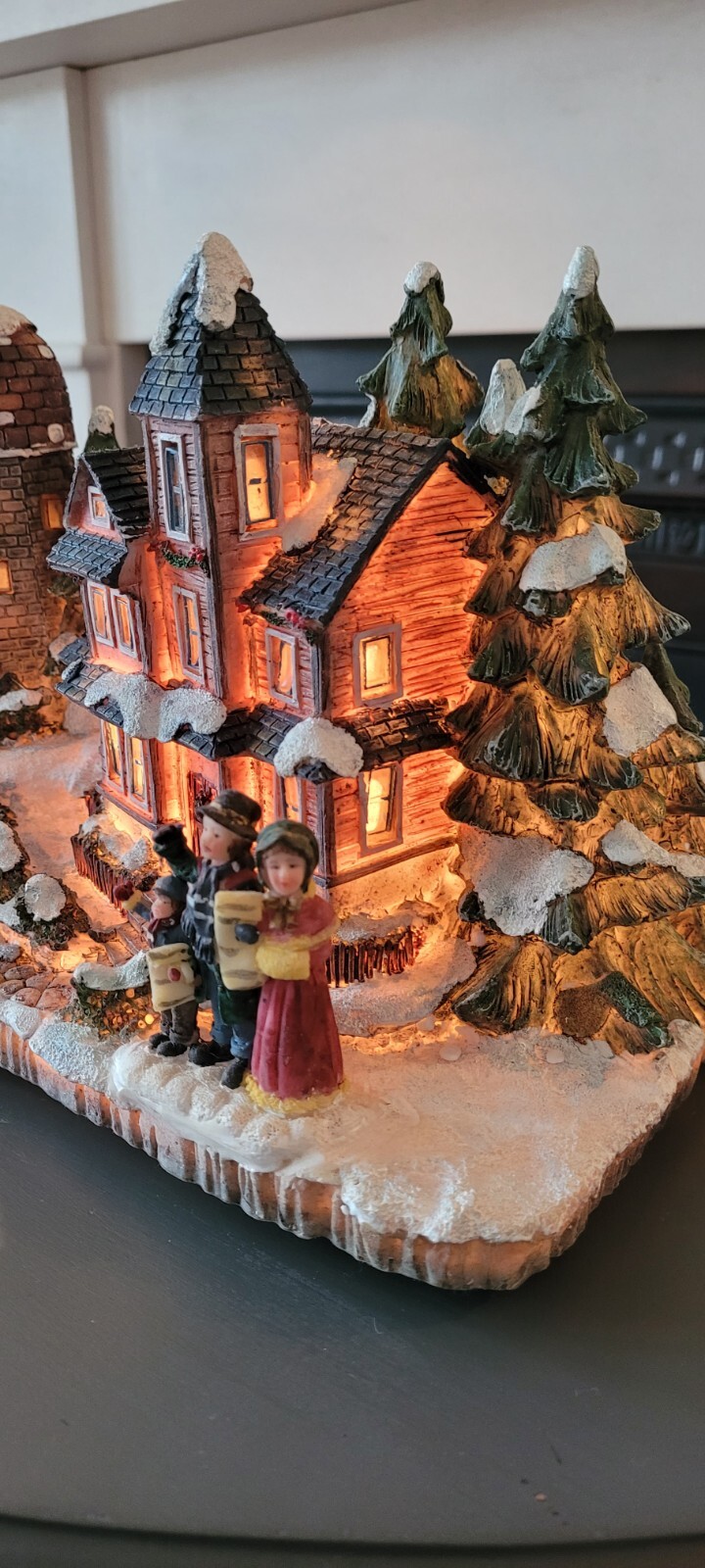 Vintage Premier Collectable Large Light up Christmas Village Scene