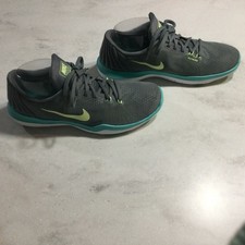 NUEVO SIN CAJA NIKE MUJER FLEX SUPREME TR5 FLYWIRE ZAPATOS DE ENTRENAMIENTO GRIS/AQUA EE. UU. TALLA 8,5