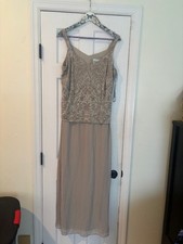NWT DAVIDS BRIDAL 16W PLUS GOWN SPARKLES BEADS ON TOP FLOWING CHIFFON BOTTOM