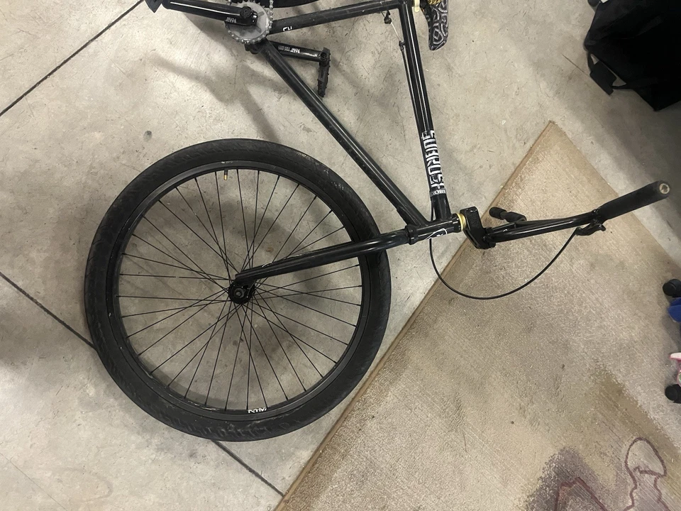 Black Subrosa Rant 26’ One Speed Wheelie Bike. Lightly Used Good Condition - Image 3 of 4