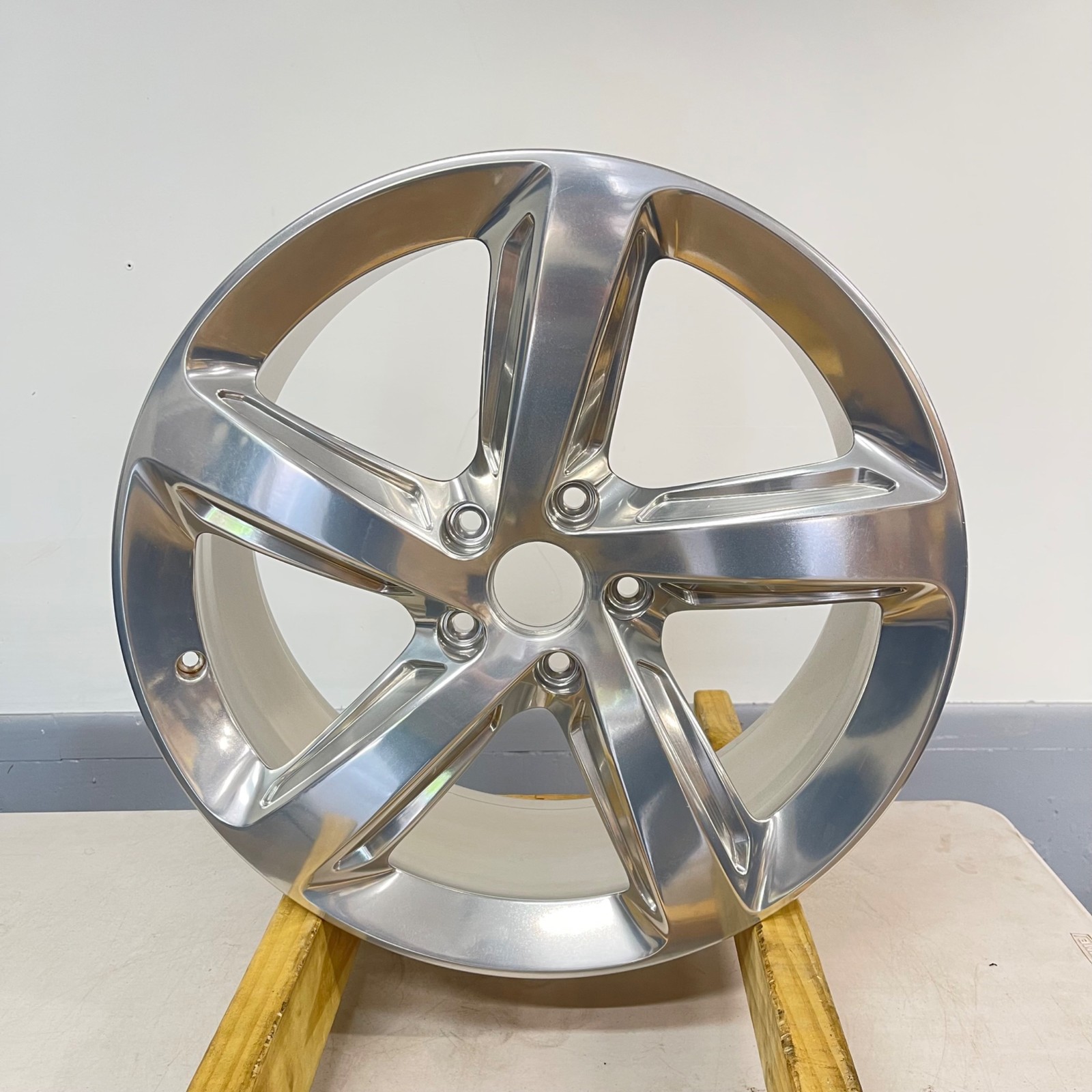 Bentley Mulsanne 2011-2020 Left Wheel P/N 3Y0601025AE