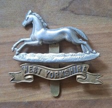 ORIGINAL WWI/WWII WEST YORKSHIRE REGIMENT British Army Cap Badge 