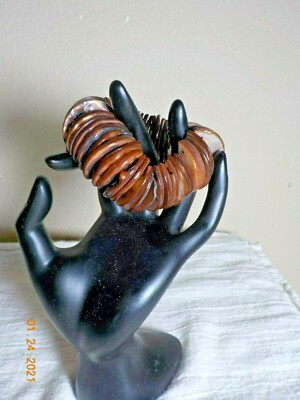 BROWN SHELL HALF CIRCLE STRETCH BRACELET FOR 7.5'' WRIST 1 1/4'' WIDE 121 GMS