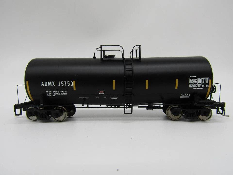 Atlas HO Trinity 17,600 Gallon Corn Syrup Tank Car - ADMX 15750 - Image 2 of 2