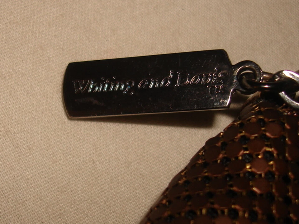 1950'S WHITING & DAVIS tm COPPER COLOR METAL MESH W/ WOOD RINGS HANDLE EUC - Image 3 of 4