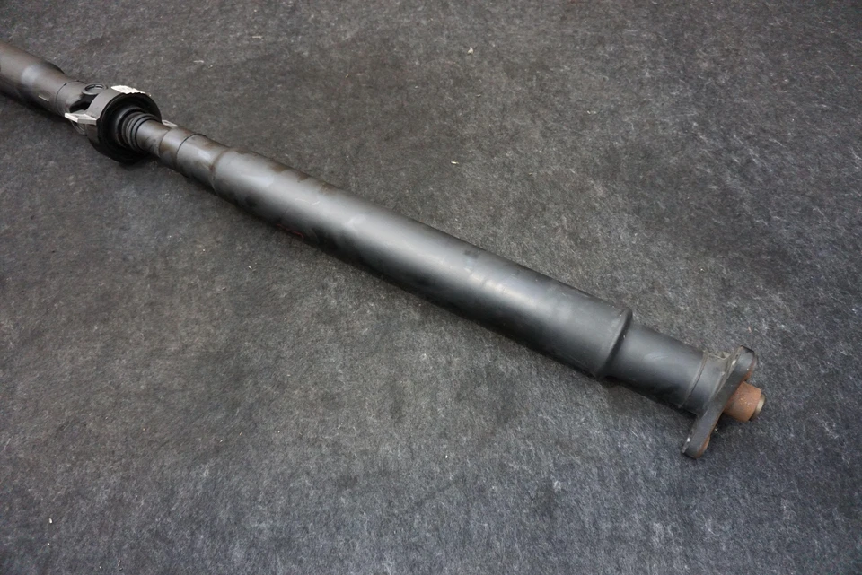 Conjunto de eje de transmisión de hélice trasera OEM 26107597410 BMW 760i F02 2010-14 Foto 3 de 4