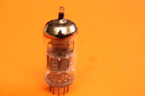 E88CC ( 6DJ8 6922 ) SIEMENS & HALSKE ( labellisé Telefunken ) code a4 8j - nos - Photo 12 sur 18