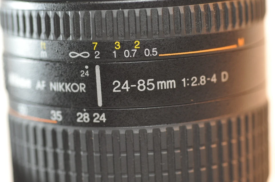 Lente Nikon AF Zoom Nikkor 24-85mm f/2.8-4 D macro FX HB-25 para F100 DF D750 D850 - Imagem 2 de 4