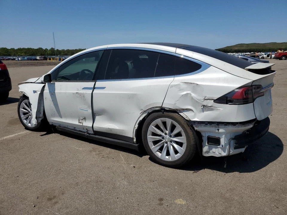 Espejo retrovisor lateral para pasajeros Tesla X 2016 640317 Foto 2 de 4