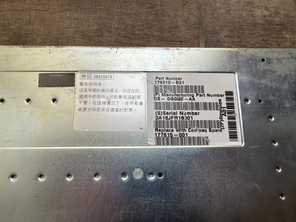 Compaq Storageworks San Switch 8-El / 176219-B21 / Very Good Condition - Image 2 of 4