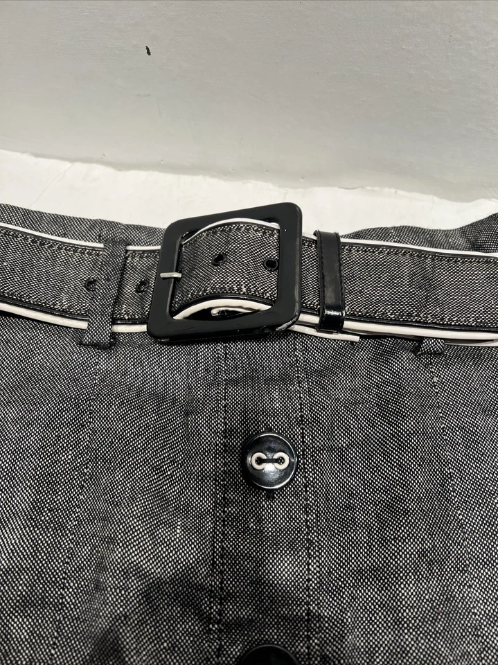 Saia Bebe Feminina Branca Preta Botões Frontais com Zíper Traseiro e Babados - Tamanho 4 - Imagem 2 de 4