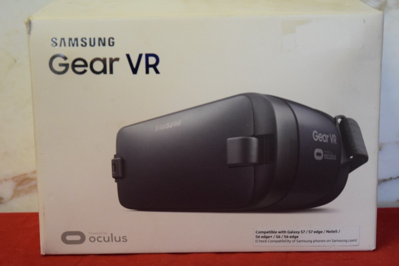 Samsung Gear VR compatible with Galaxy S7, S7 edge, Note 5, S6 edge+, S6, S6Edge