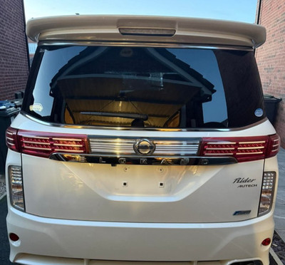 Nissan Elgrand E52 Valentie Rear Lights