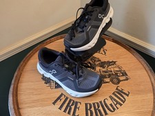 On Cloudrunner 2 Women's Size 7.0 - Hiking Shoes