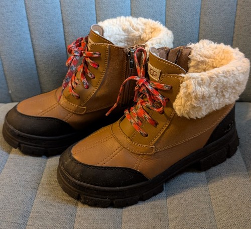 UGG Ashton Addie Schneestiefel Mädchen Größe 4 mit Karton - Bild 4 von 9