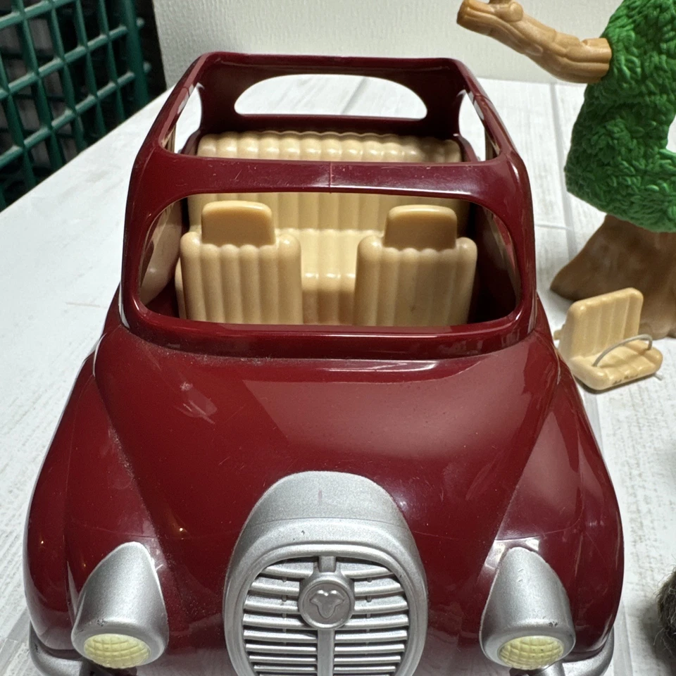 Calico Critters Techo Rojo Casa de Campo con Accesorios 25 Figuras Coche Casa en el Árbol Foto 2 de 4