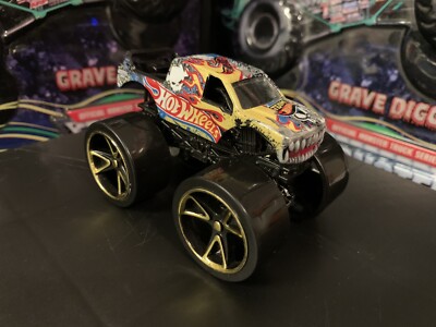 Team Hot Wheels Monster Jam Truck 1/64 Diecast Metal Track Ace Tires  Firestorm