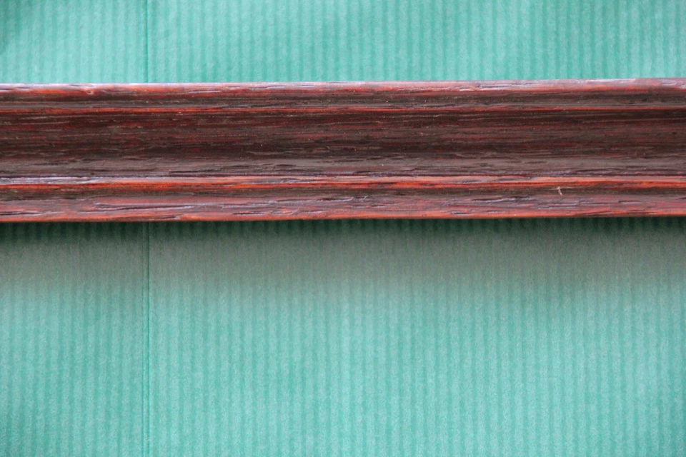 Paire de cadres anciens en bois teinté en brun foncé. - Photo 2/4