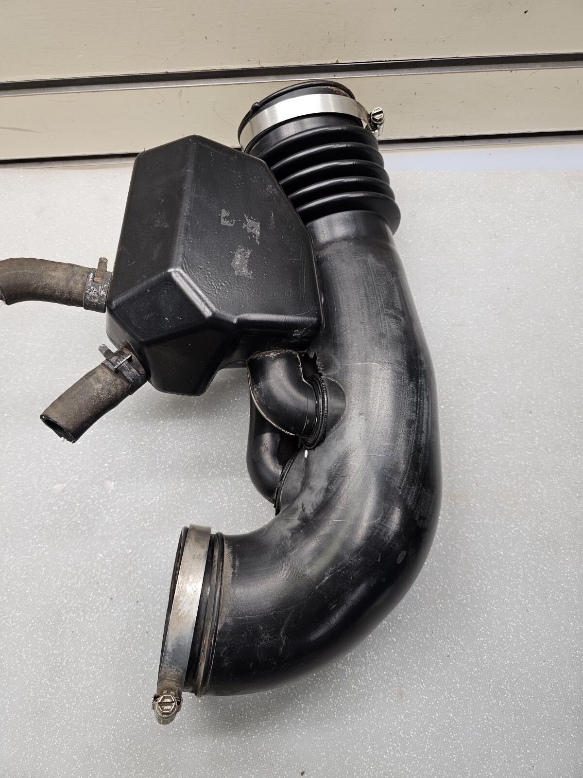 🔥2004-2008 Nissan Titan Armada Air Intake Cleaner Hose Tube Duct 5.6L Assembly