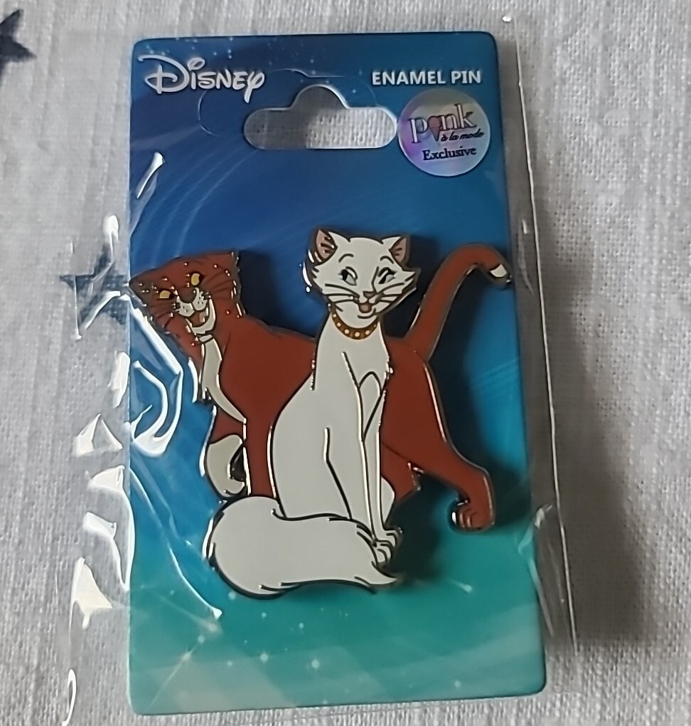 Disney The Aristocats Duchess and Thomas O'Malley Coreline Collectible Pin-NEW
