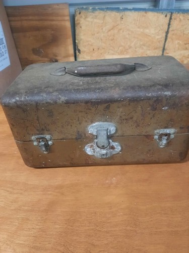 Vintage Simonsen Metall Tackle Angelbox Chicago 2 Fächer 3 Riegel mit Inhalt - Bild 4 von 15