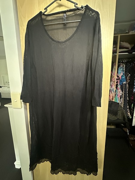 TS Black Sheer Mesh Layered Scoop Neck 3/4 Sleeve Knee Shift Dress M