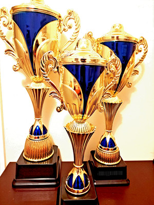 PLASTIC BIGS CUPS TROPHY  BLUE AN RED  19'' 22'' 25''