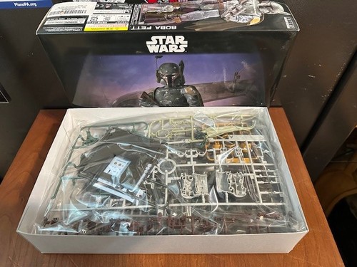 BanDai Star Wars: BOBA FETT 1/12 Scale Plastic Model Kit! Item #0201305-2700 - Picture 6 of 7