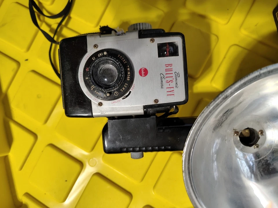 COLEÇÃO DE CÂMERAS vintage antiga com acessórios. Não testado - Imagem 2 de 4