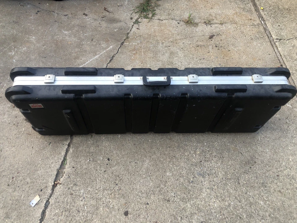 SKB ATA 61-Note Keyboard Carrying Case - Image 4 of 4