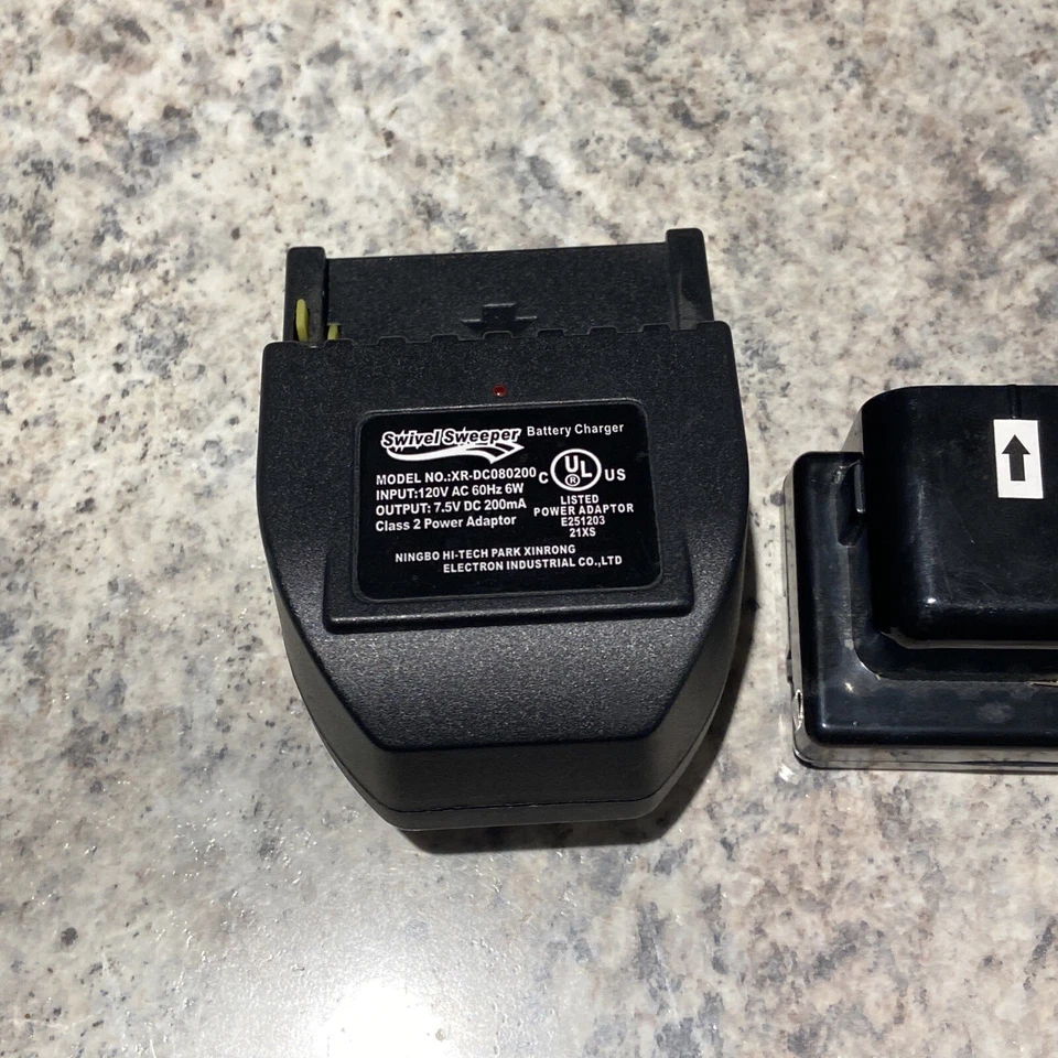 Cargador de batería y adaptador barredora giratoria modelo XR DC080200 7,5 V DC 200mA OEM Foto 2 de 4