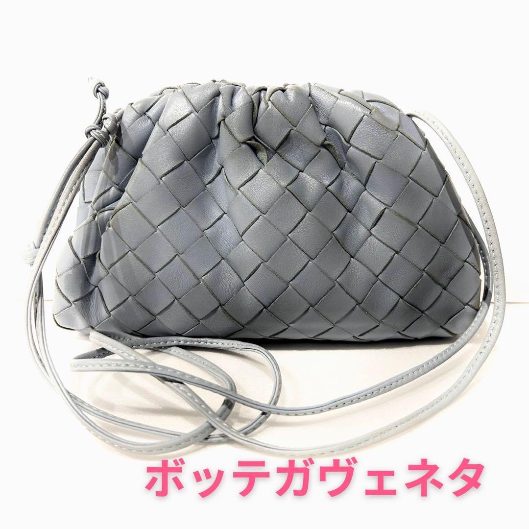 ☆韓国の人気☆【BOTTEGA VENETA】☆ミニレザーポーチ☆ BOTTEGA VENETA Light Blue Intrecciato Mini The Pouch Leather