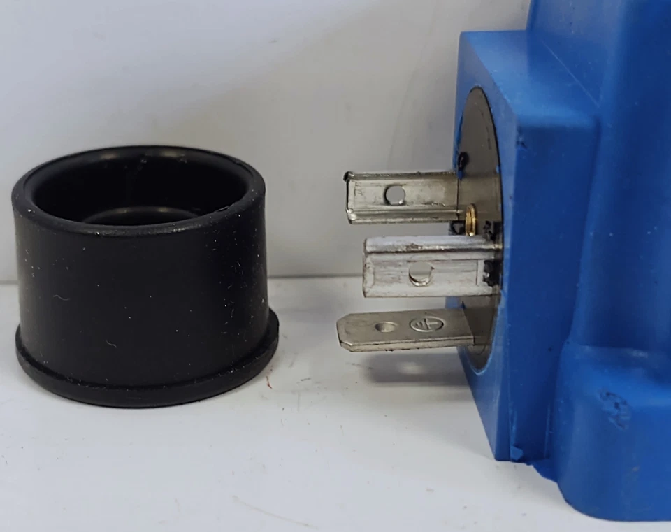 Vickers Eaton 635061 Coil for Solenoid Valve - Image 4 of 4