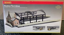 Hornby R8009 Terminus Station New