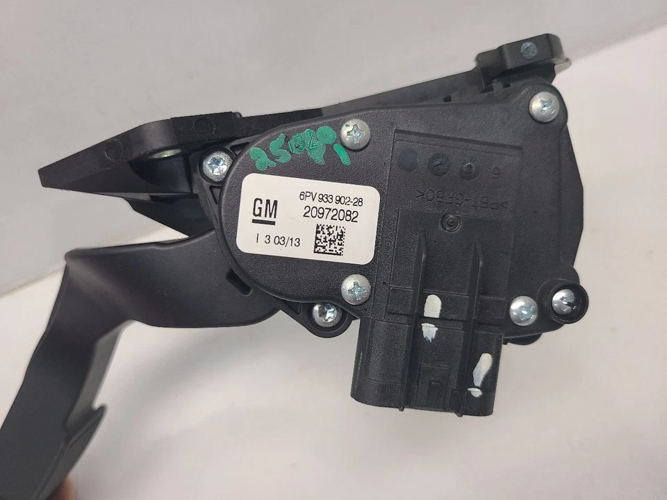 Chevrolet Silverado 1500 2013 (5,3 L/AT) pedal acelerador  Foto 2 de 4