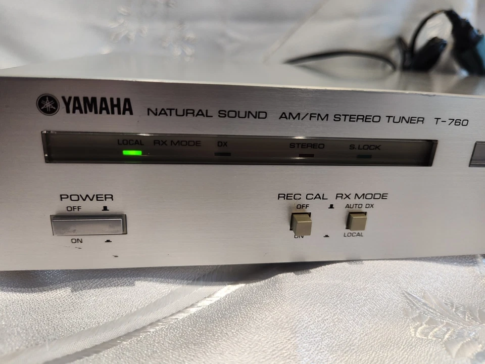 Sintonizador estéreo Yamaha Natural Sound Am/FM T-760 (NO PROBADO) Foto 3 de 4