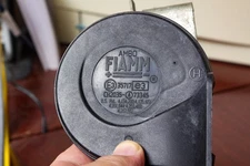 Low Horn AM80 FIAMM 35717 CH2035 A 73345 with Bracket E30 E32 E34 M8-13