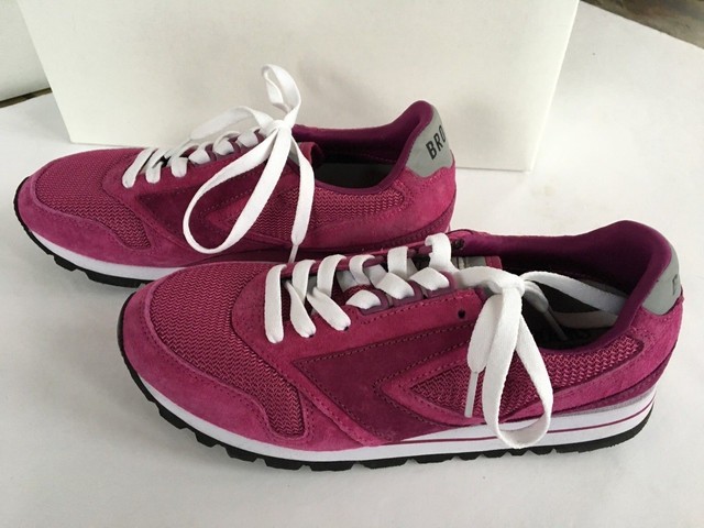 chariot heritage run shoe by brooks