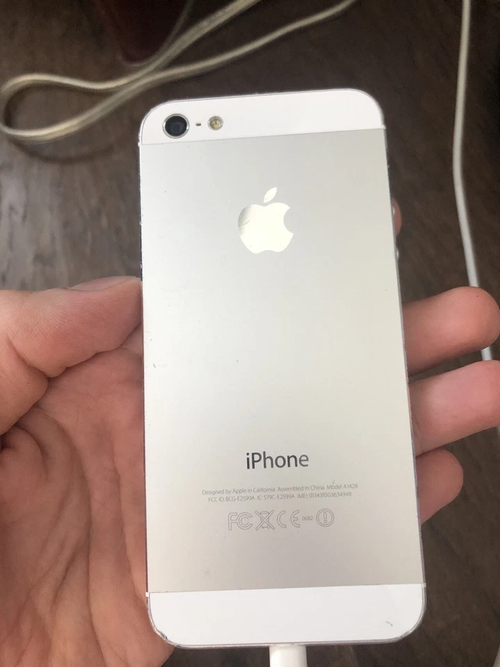 Apple iPhone 5 - 16GB - White & Silver (Unlocked) A1428 (GSM) - Image 2 of 4