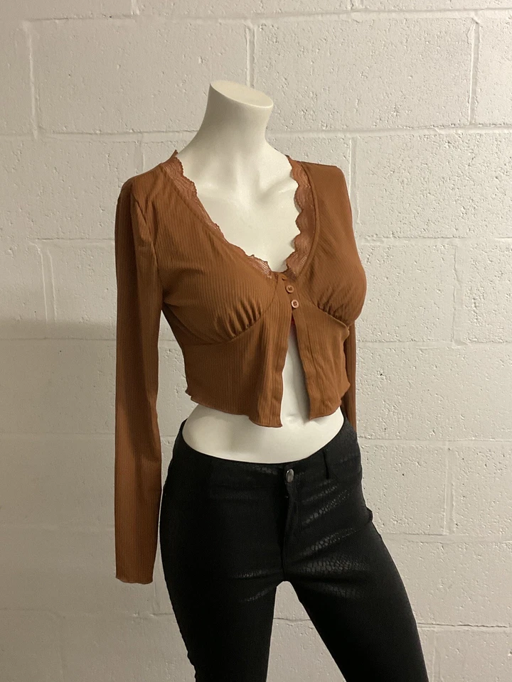 SHEIN Rust Brown Ribbed Lace Trim Cropped Top | Long Sleeve Button Detail Size M - Image 2 of 4