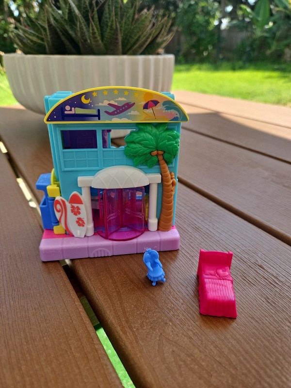 POLLY POCKET MICRO POLLYVILLE, HOTEL POLLYVILLE MINI PLAYSET by Mattel 2018