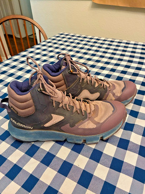 Size 10 - Women's Salomon Predict Hike Mid GTX Quail/Night Sky/Astral Aura