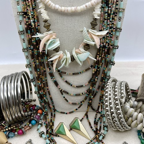 Boho Ethnic Tribal Style Jewelry Lot Shell Wood Stone Vintage to Now 40 pc - Picture 4 of 16