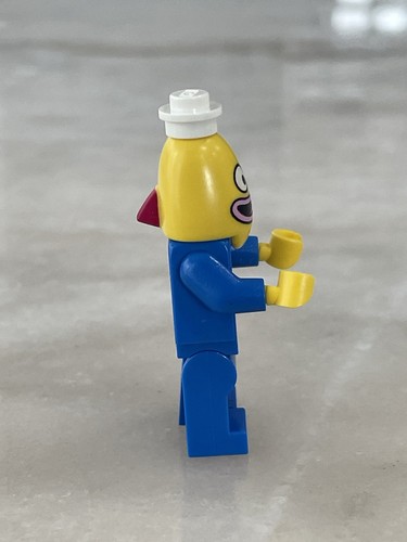 Lego Bikini Bottom Ice Cream Vendor Minifigure From Set 3816 Spongebob (Genuine) - Picture 3 of 4