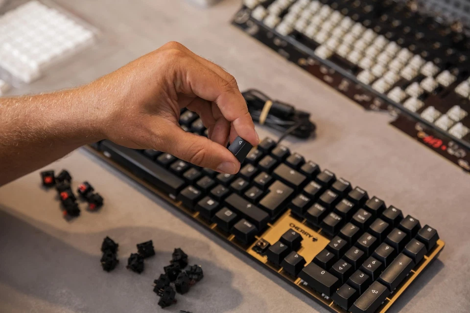 CHERRY MX2A Mechanical Keyboard Silent Red Brown Switches LED Indicators - Image 3 of 4