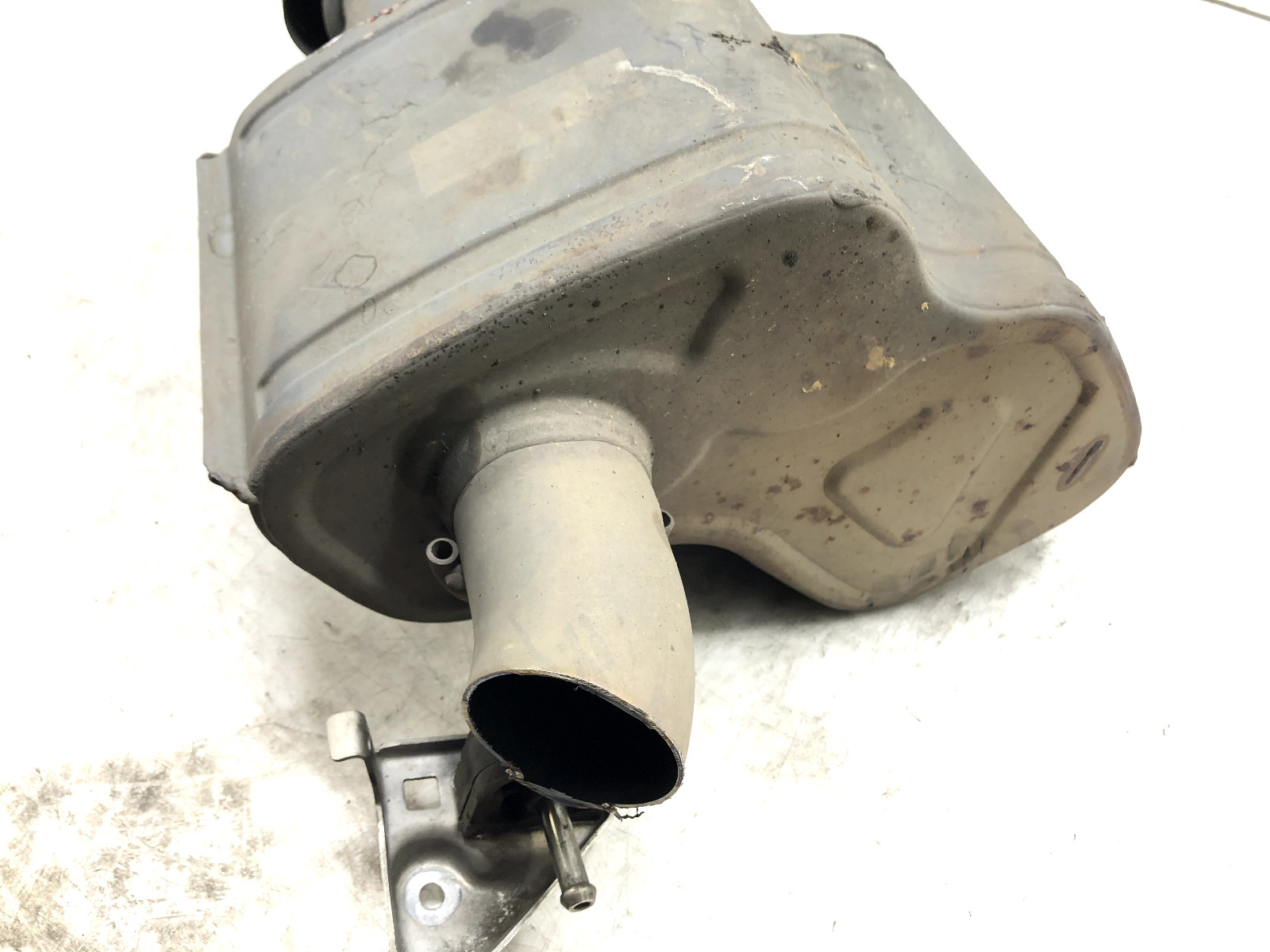 2014-2017 MASERATI QUATTROPORTE 3.0L RIGHT PASS REAR EXHAUST MUFFLER PIPE OEM.